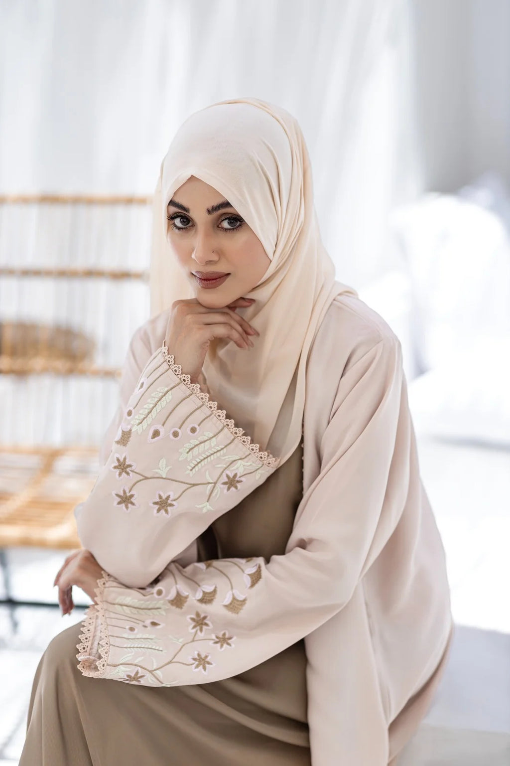 Lyra Abaya