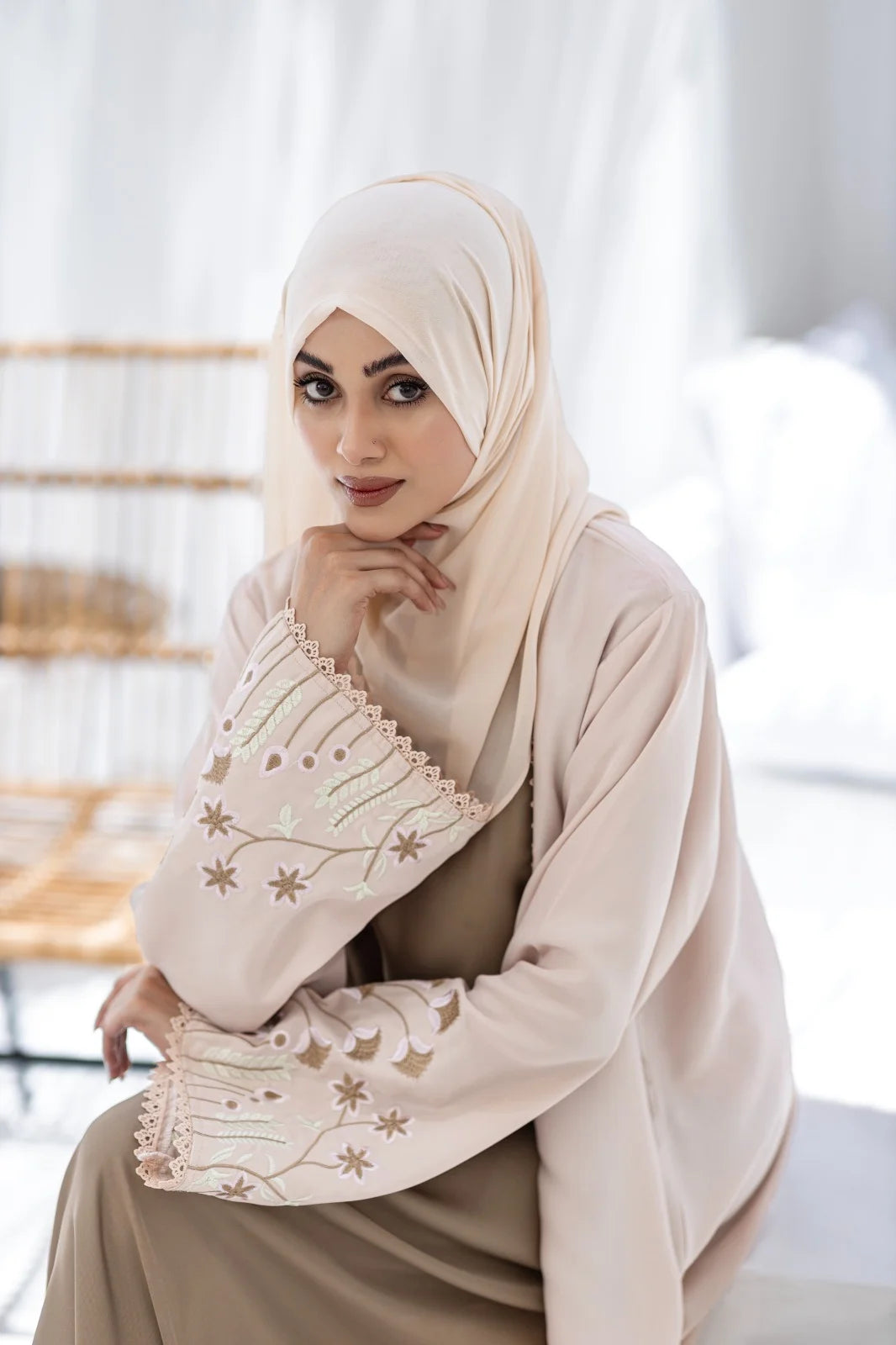 Lyra Abaya